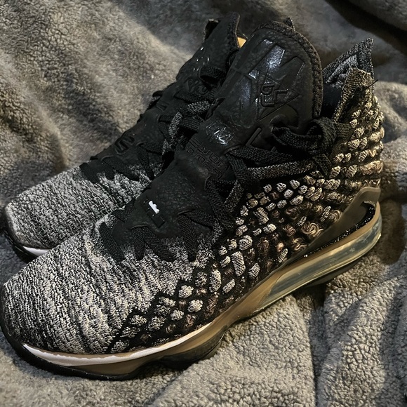 NIKE LEBRON 17 BLACK WHITE - Picture 3 of 10